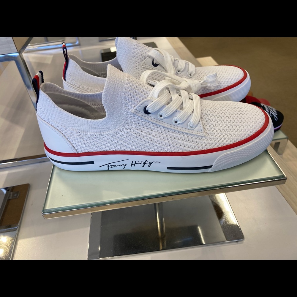 Tommy Hilfiger sneakers VGC